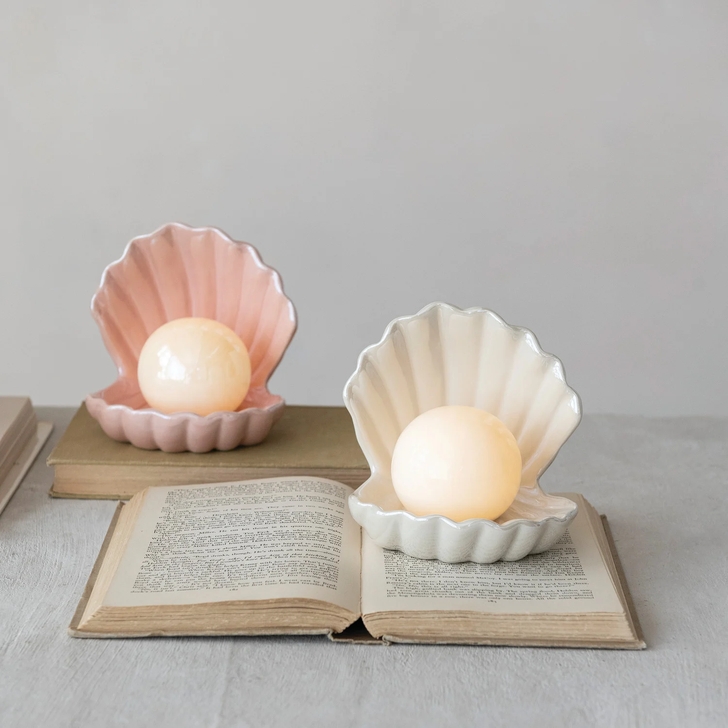 Stoneware LED Clamshell - 2 Colors