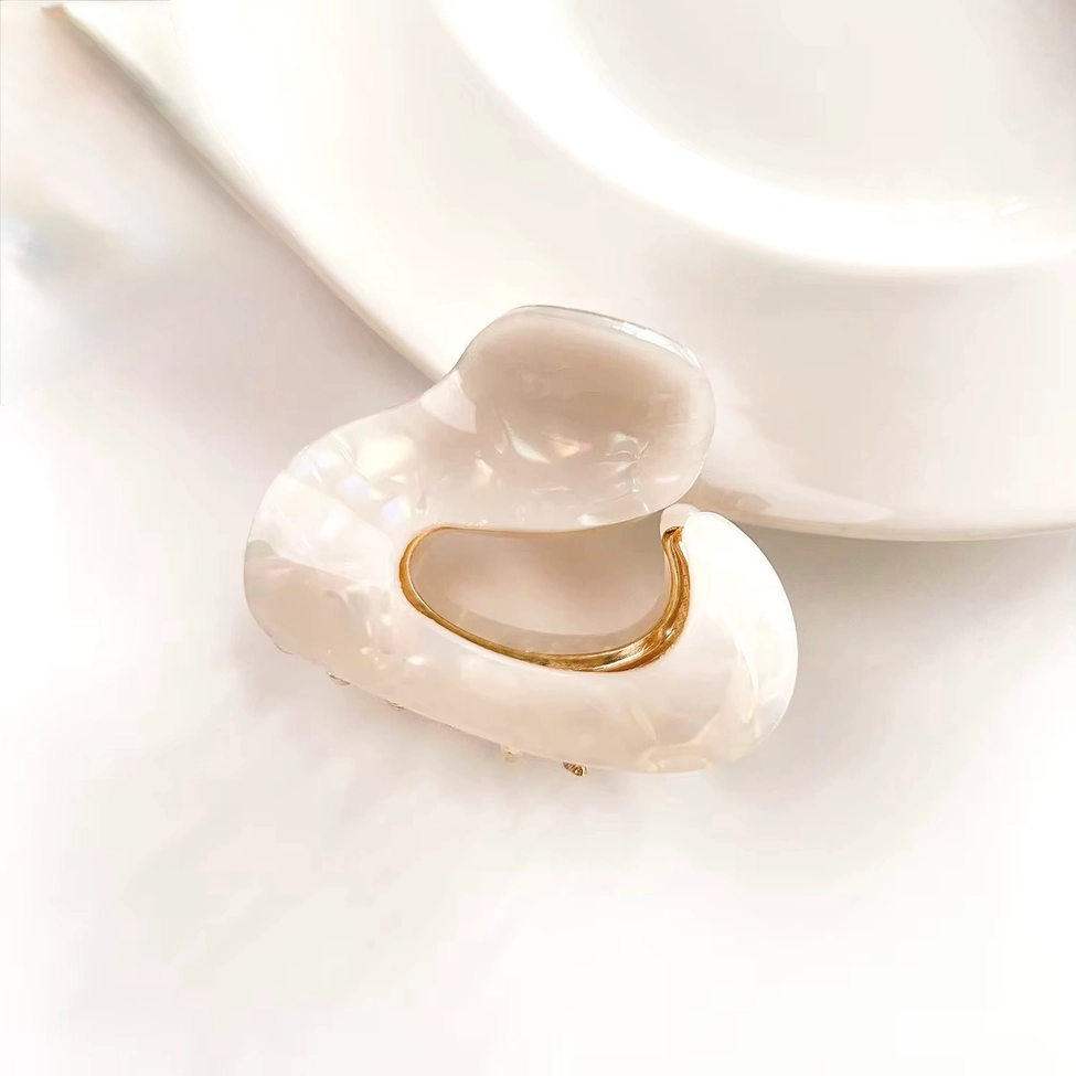 Iridescent Gold Claw