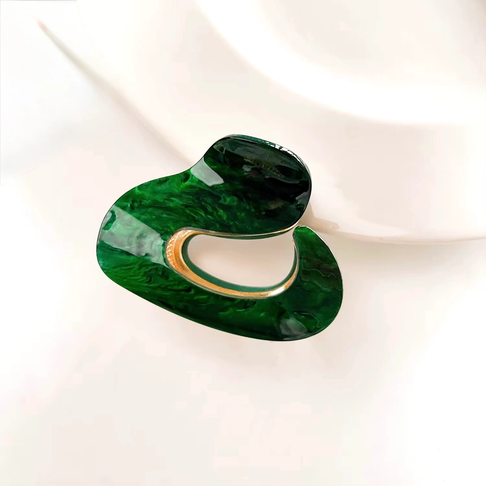 Iridescent Gold Claw