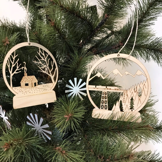 Snow Globes Ornament Set